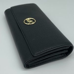 🎉🎉SOLD🎉🎉 Michael Kors Wallet